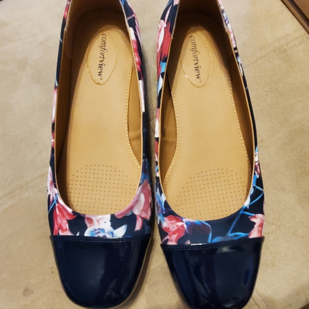 Beautiful floral fabric flats.